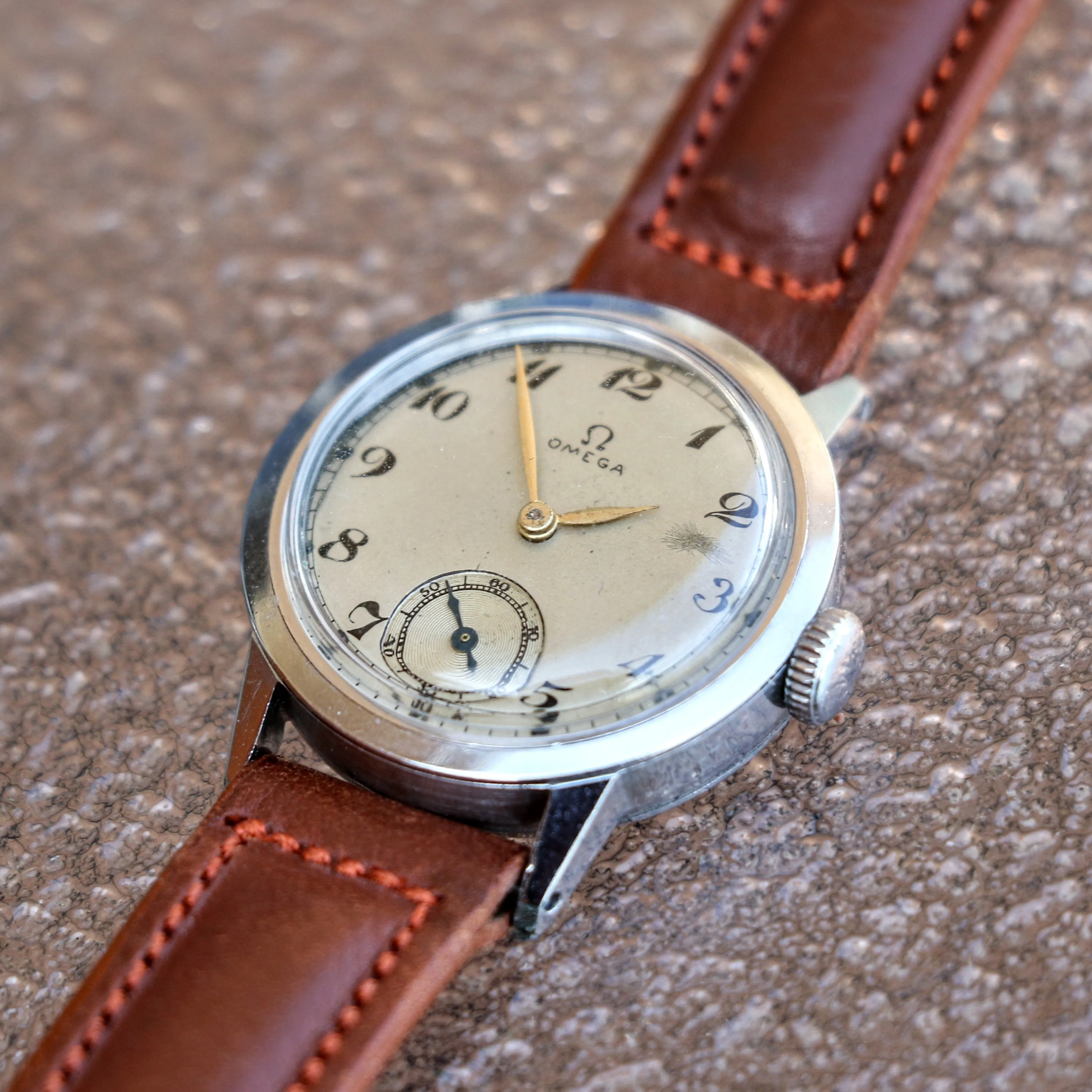 1944 OMEGA Military WWII Wristwatch 15 Jewels Cal. 26.5 T Swiss Made Watch