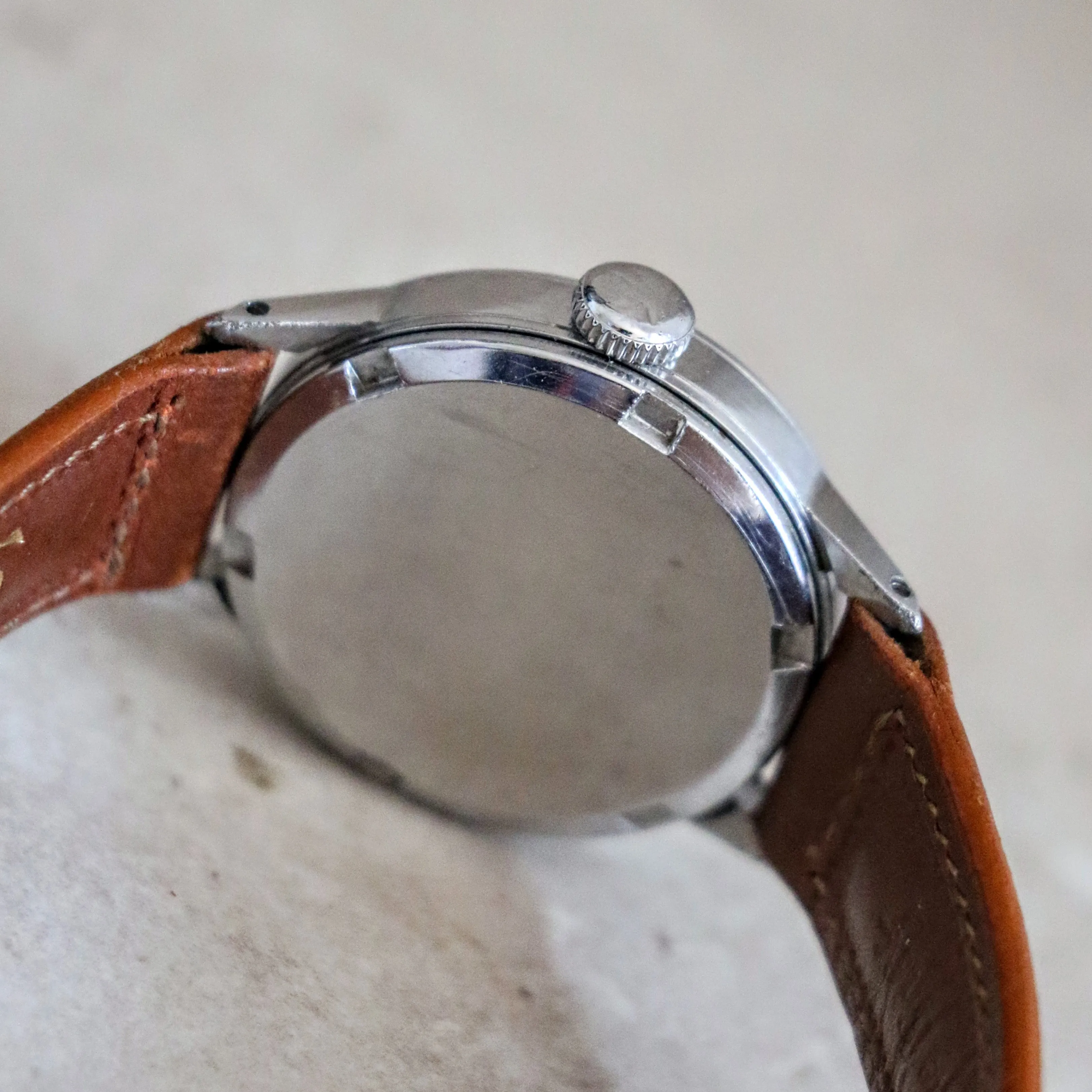 1944 OMEGA Military WWII Wristwatch 15 Jewels Cal. 26.5 T Swiss Made Watch