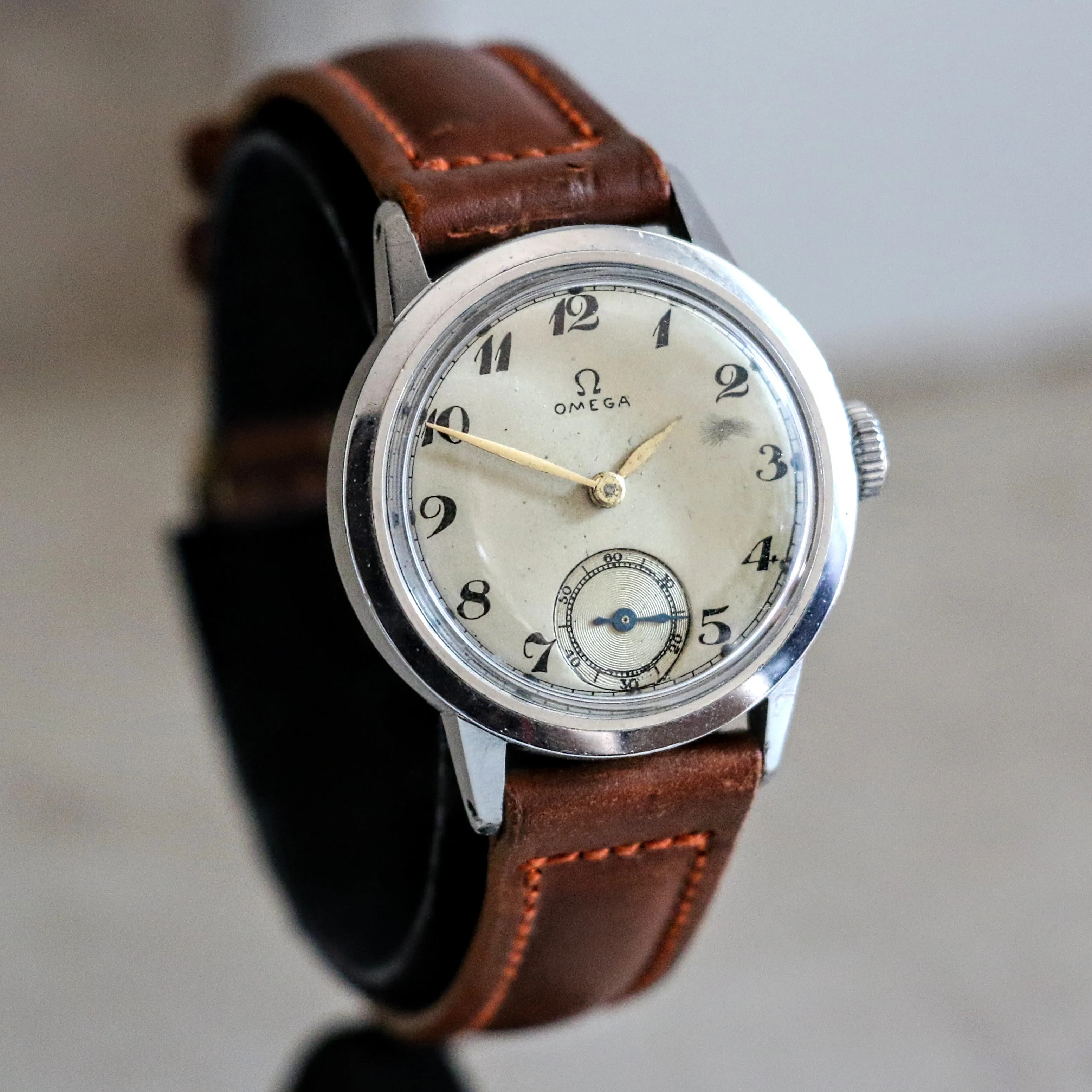 1944 OMEGA Military WWII Wristwatch 15 Jewels Cal. 26.5 T Swiss Made Watch