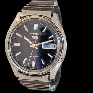 1984 SEIKO 5 Automatic Watch Day/Date Indicator 17 Jewels Cal. 7009A