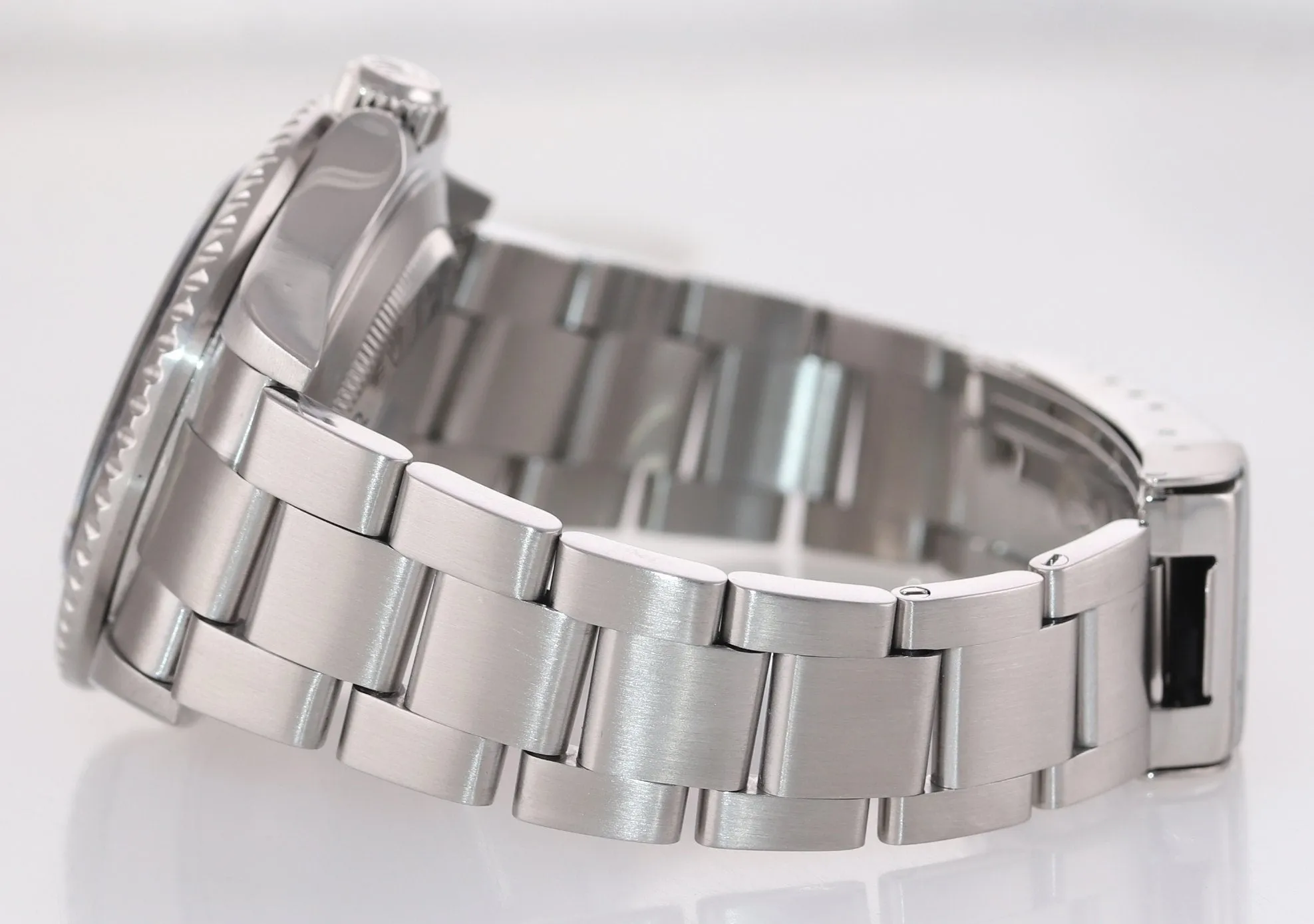 2005 Rolex Sea-Dweller Steel 16600 Black Dial Date 40mm No holes Watch Box