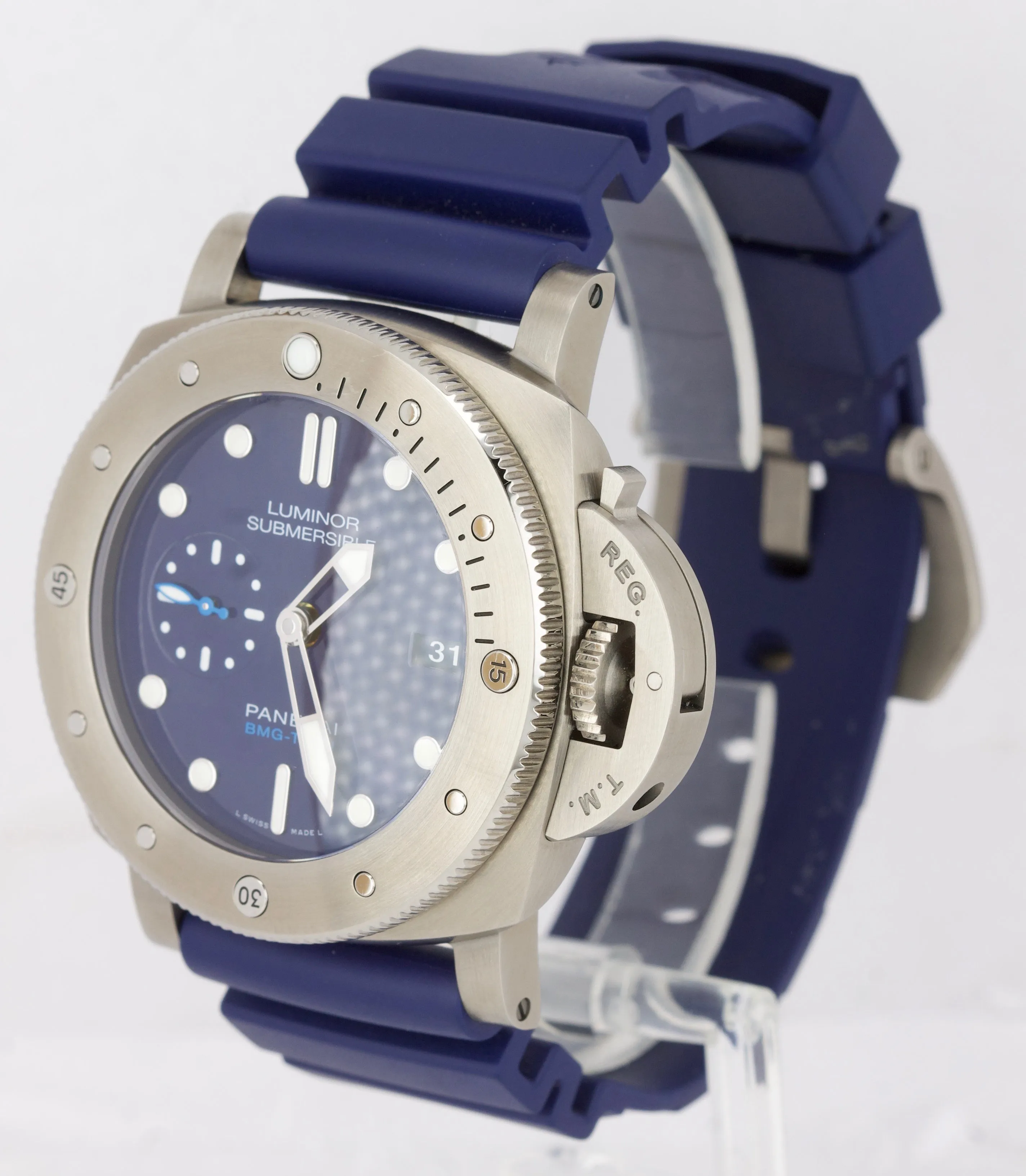 2019 MINT Panerai Luminor Submersible Blue BMG-Tech PAM 692 47mm PAM00692 Watch