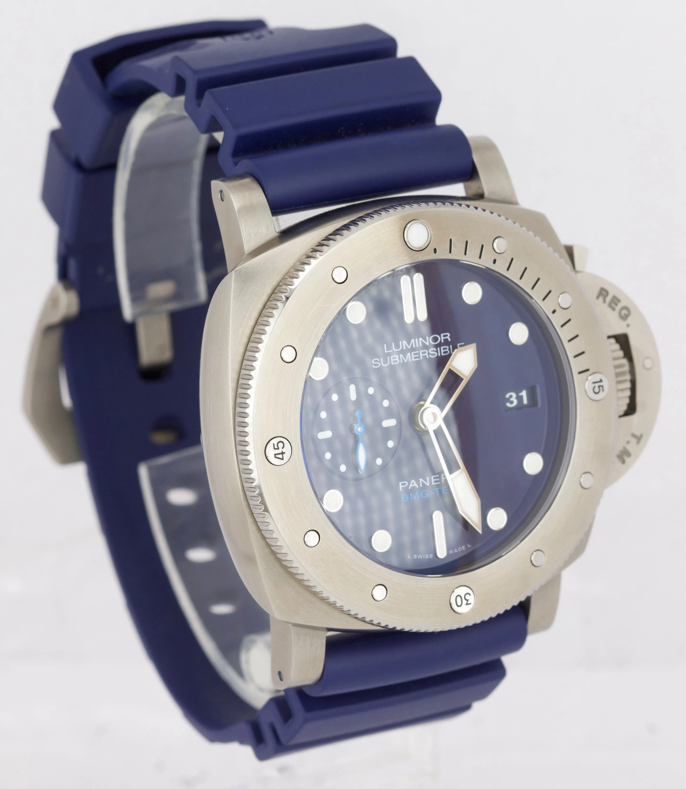 2019 MINT Panerai Luminor Submersible Blue BMG-Tech PAM 692 47mm PAM00692 Watch
