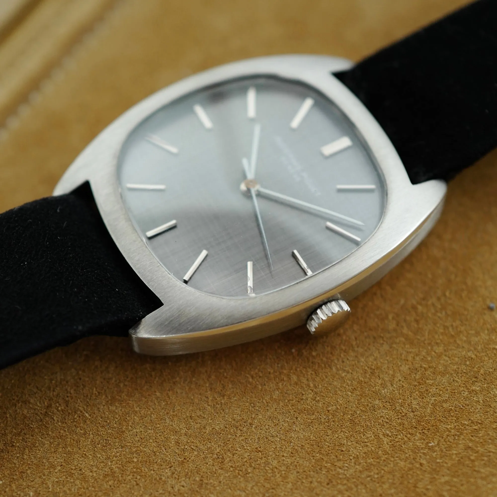 Audemars Piguet White Gold Tonneau Watch Ref. 5369 with Rare Linen Dial