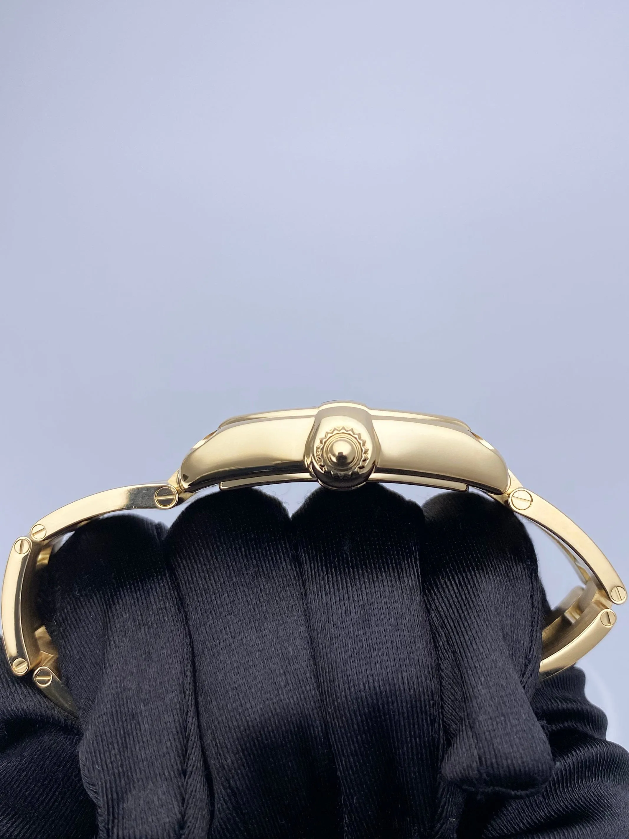 Cartier Roadster Large W62003V1 18K Yellow Gold Mens Watch