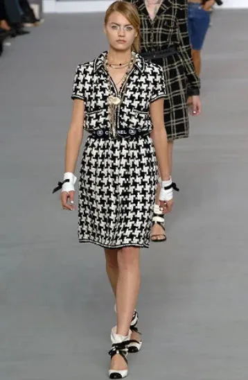 Chanel 06P Runway CC Feather Necklace Draped Chains Pearls & Beads