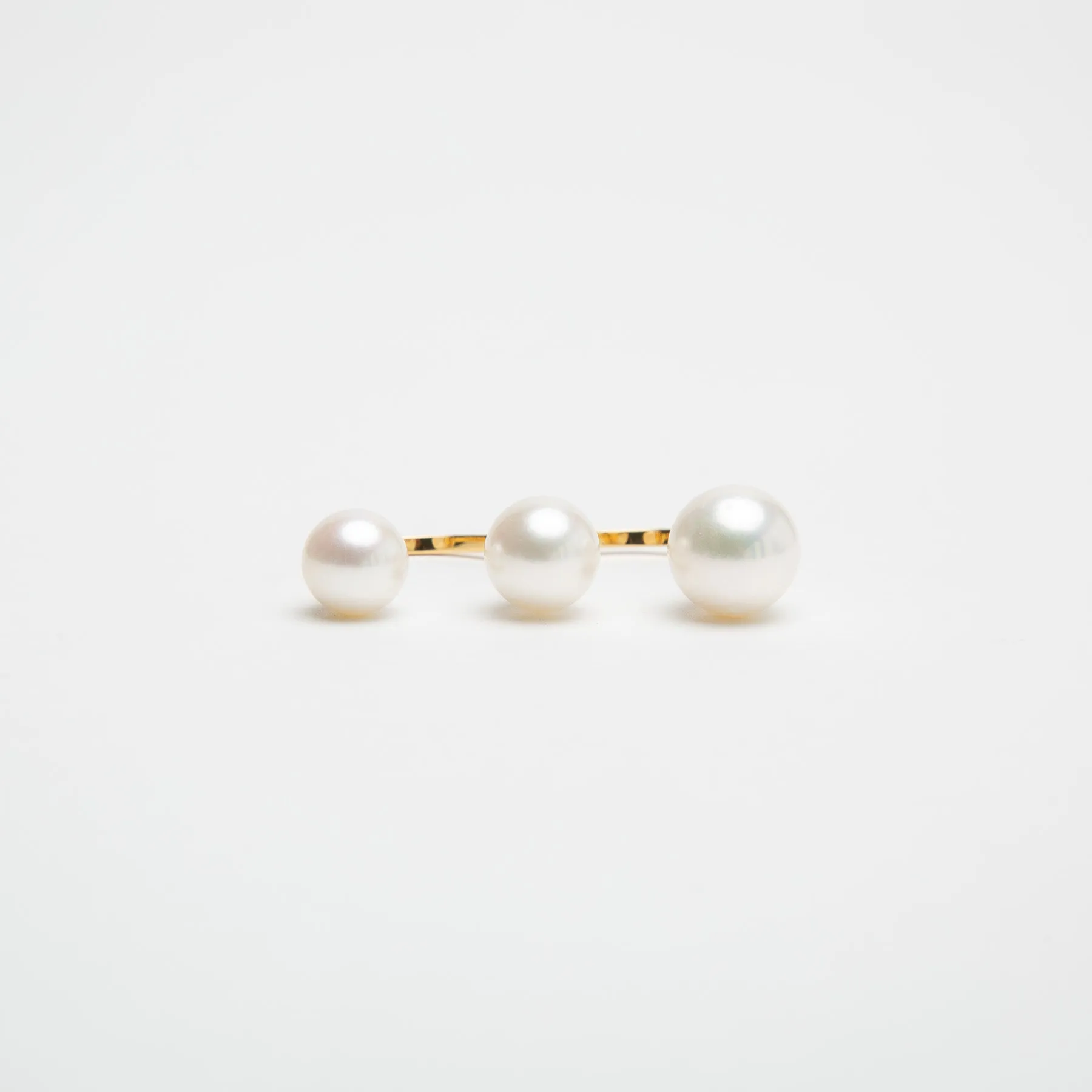 DELFINA DELETTREZ | TRIPLE PEARL RING
