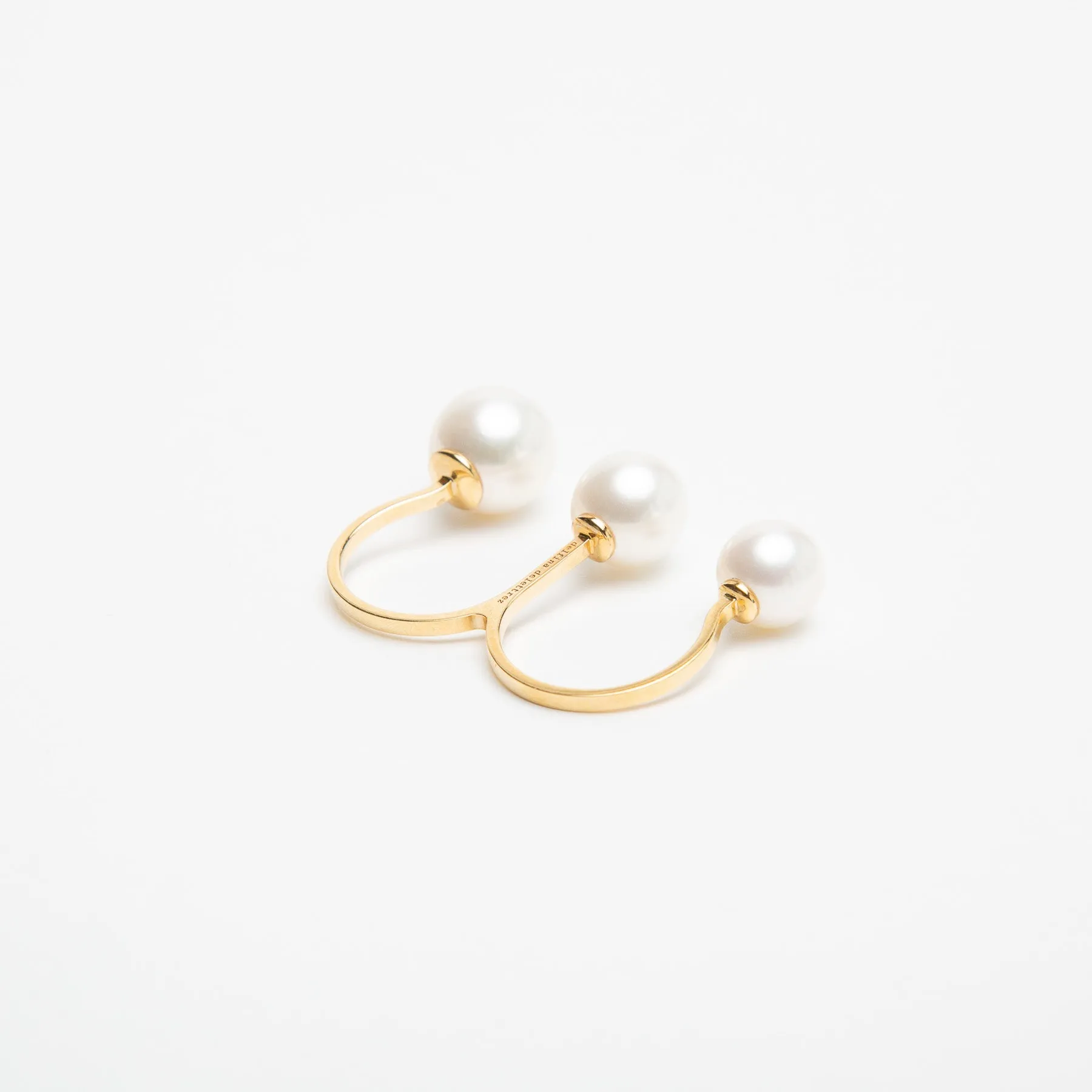 DELFINA DELETTREZ | TRIPLE PEARL RING