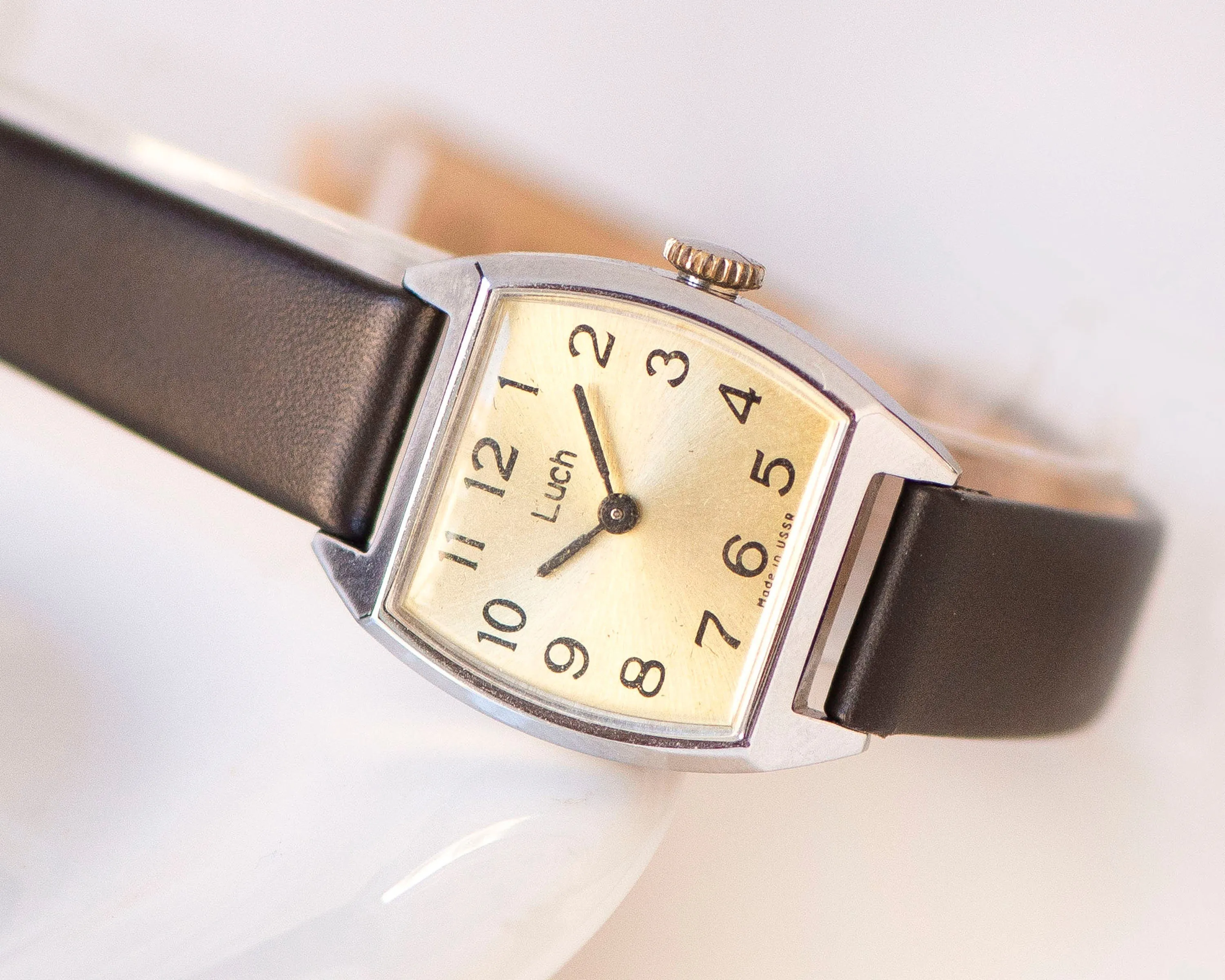 Mint condition wristwatch for women Ray, silver shade women watch minimalist dial, square women watch Arabic numerals, genuine leather strap