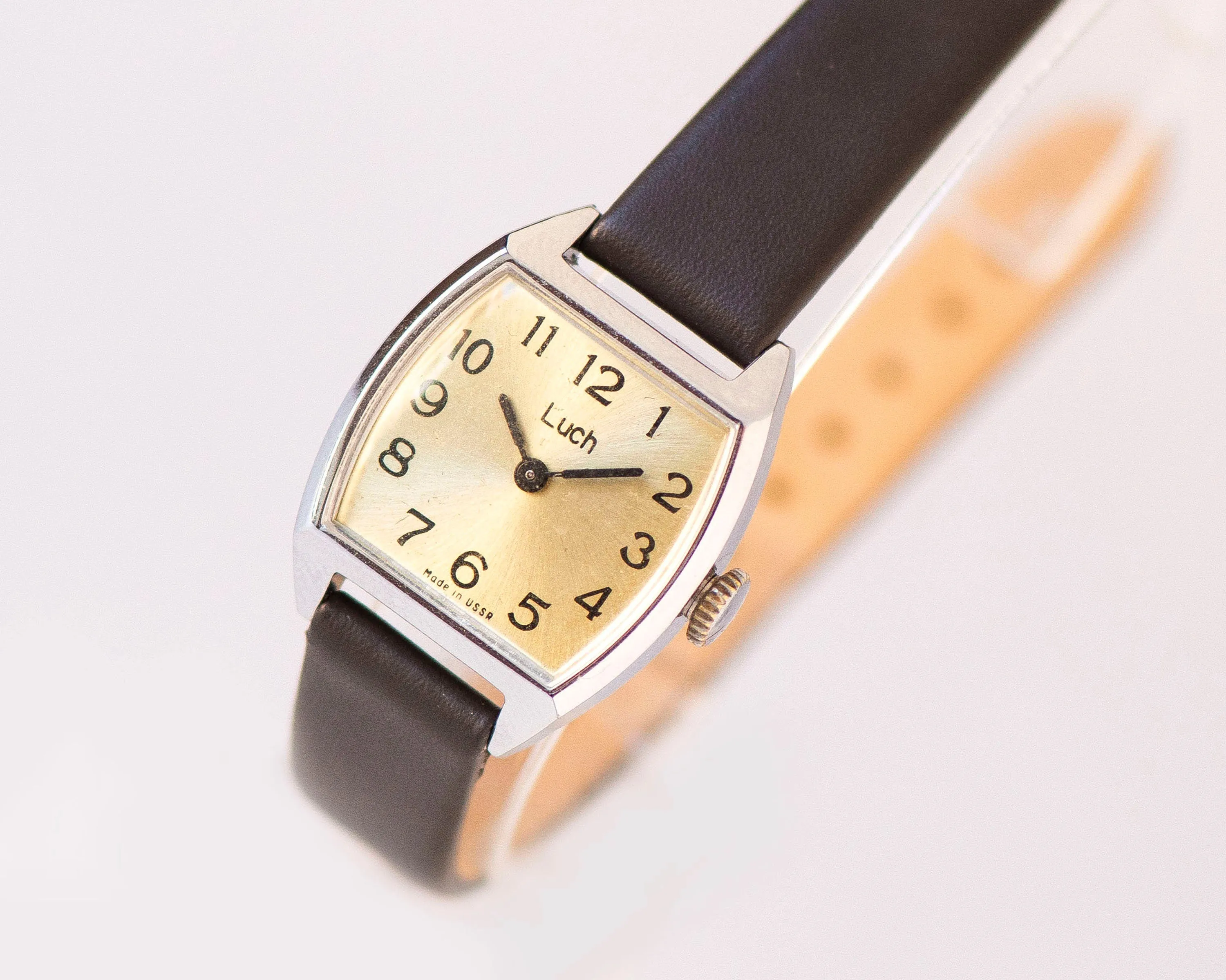 Mint condition wristwatch for women Ray, silver shade women watch minimalist dial, square women watch Arabic numerals, genuine leather strap