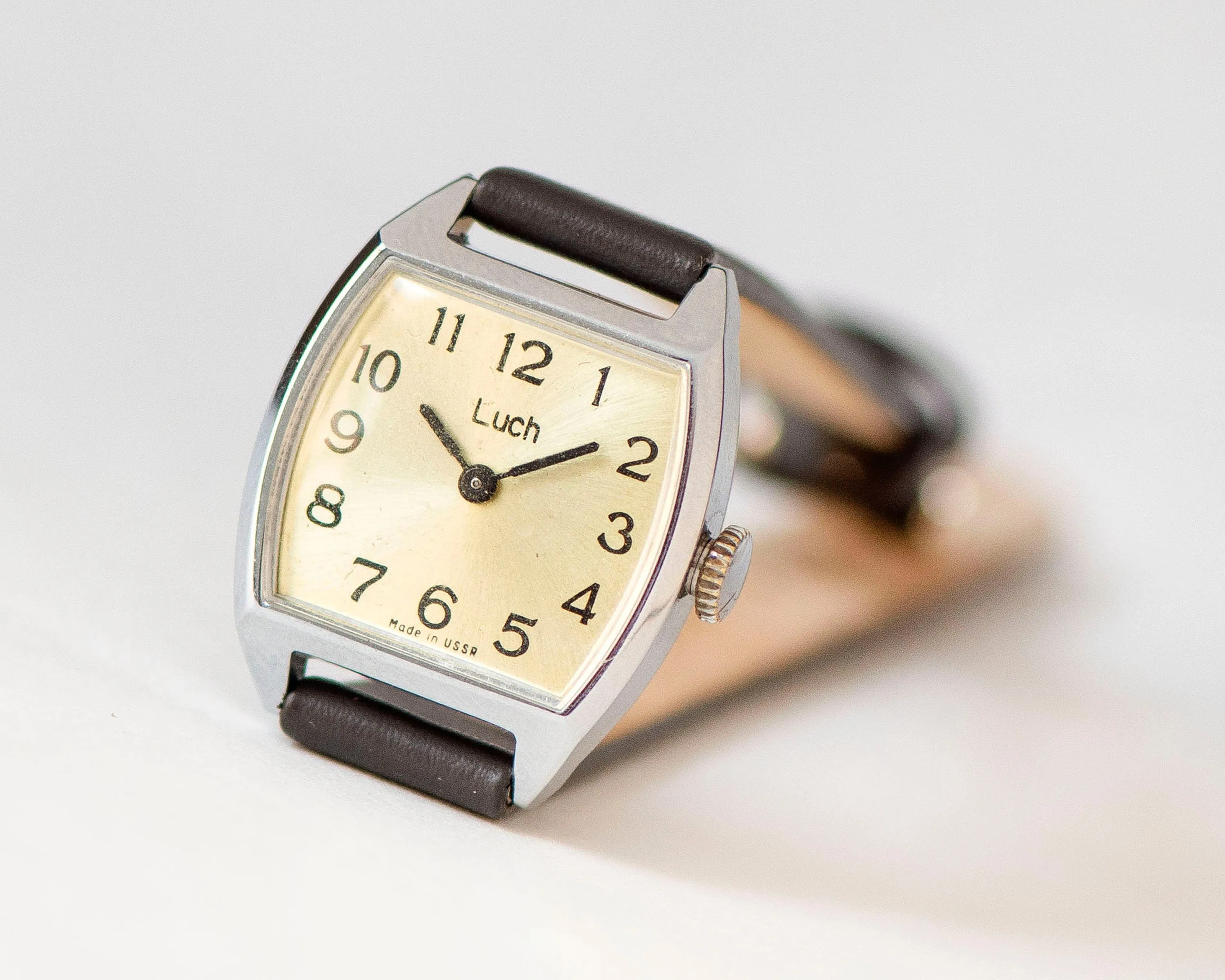 Mint condition wristwatch for women Ray, silver shade women watch minimalist dial, square women watch Arabic numerals, genuine leather strap