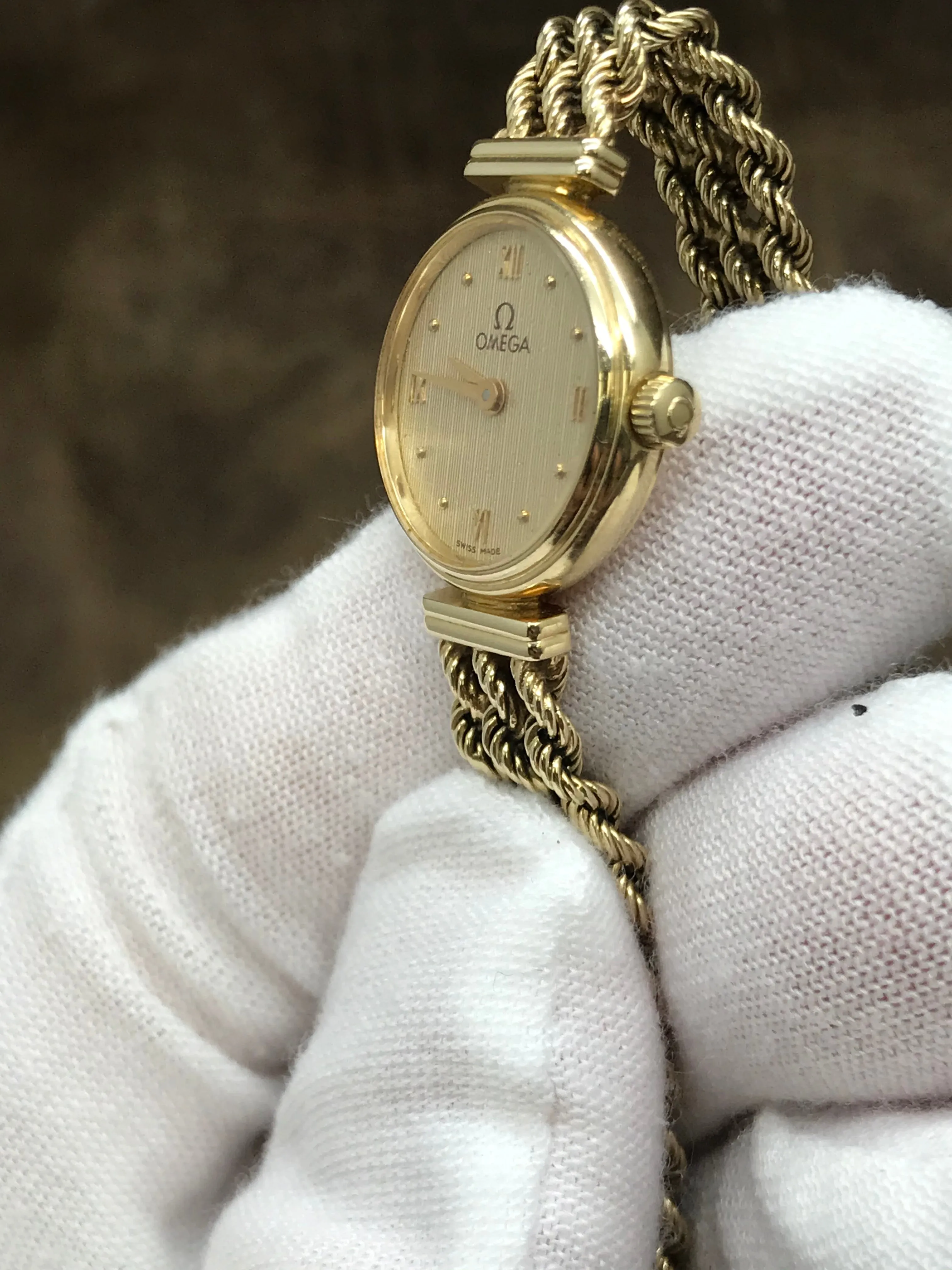 Omega 14k Solid Gold Vintage 33mm Champagne Dial manual wind Watch