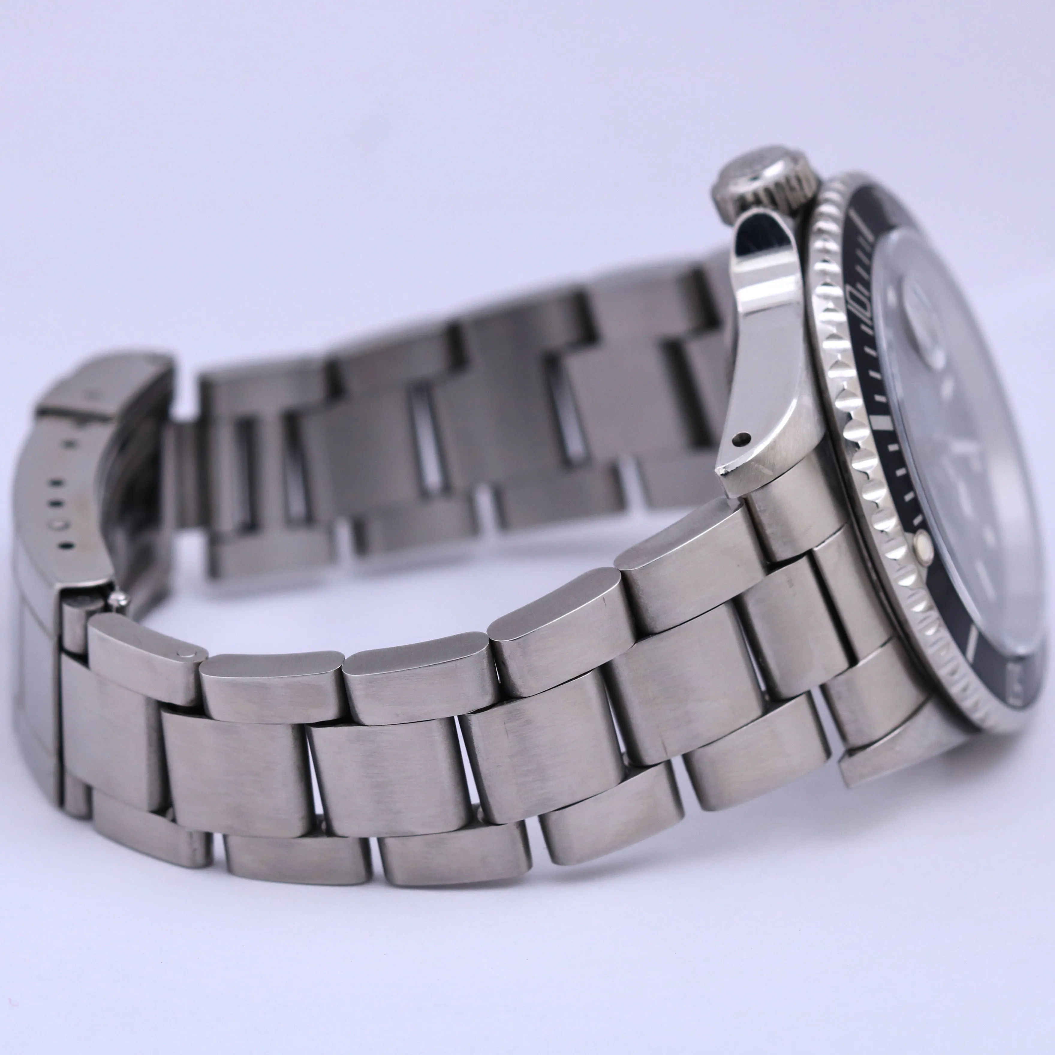 Rolex Submariner Date 40mm Black Stainless Steel Oyster Automatic 16610 Watch