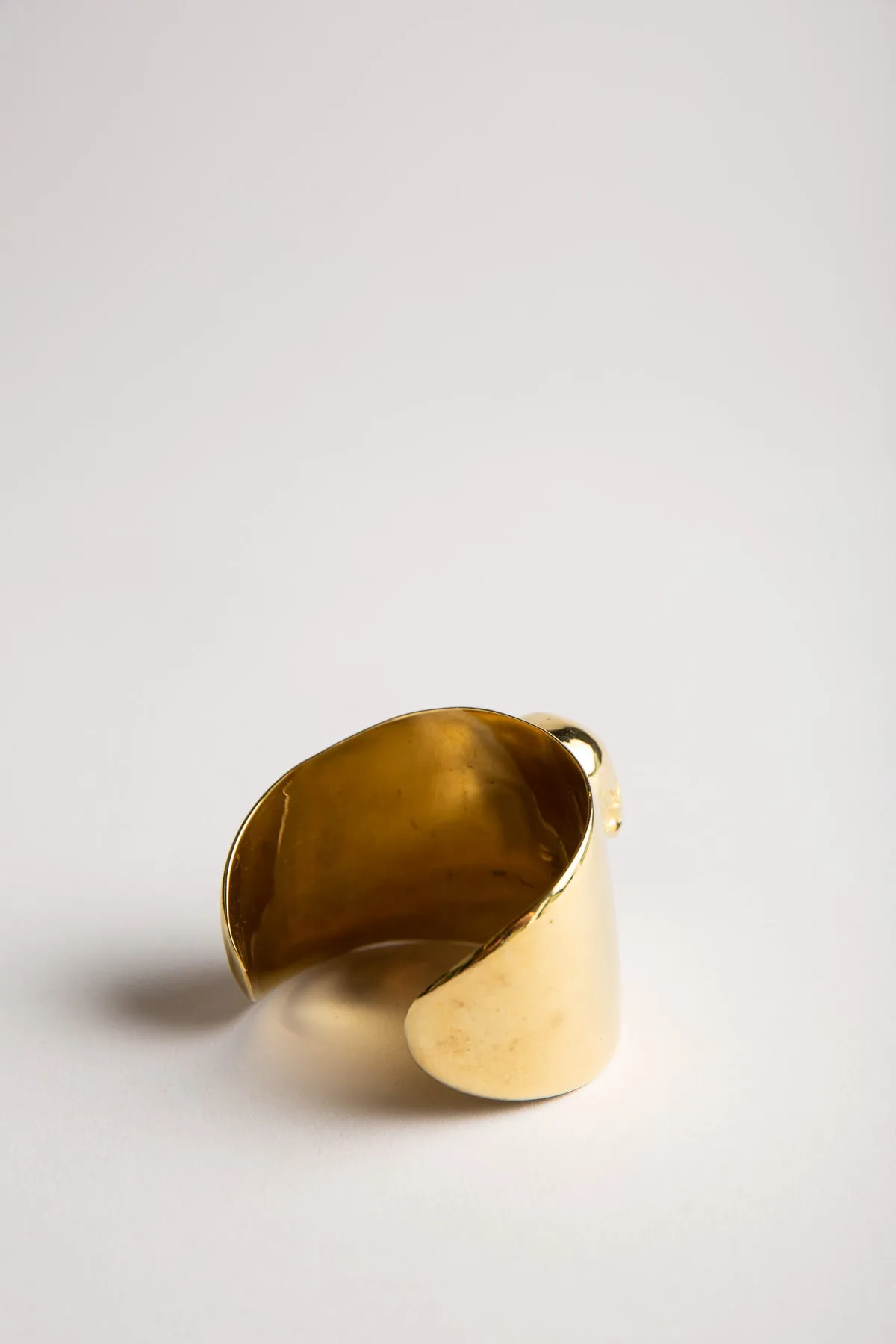 TOM BINNS | LARGE GOLD SKULL CUFF