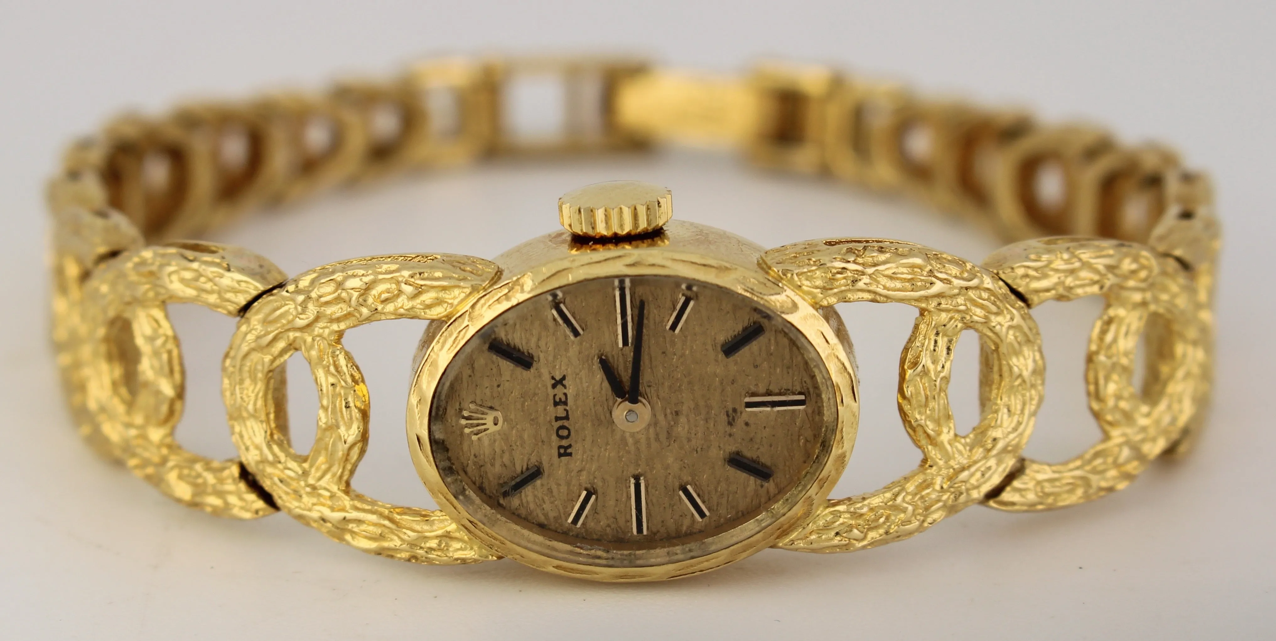 Vintage Ladies Rolex Cocktail 18K  Yellow Gold Swiss Mechanical 17mm Watch