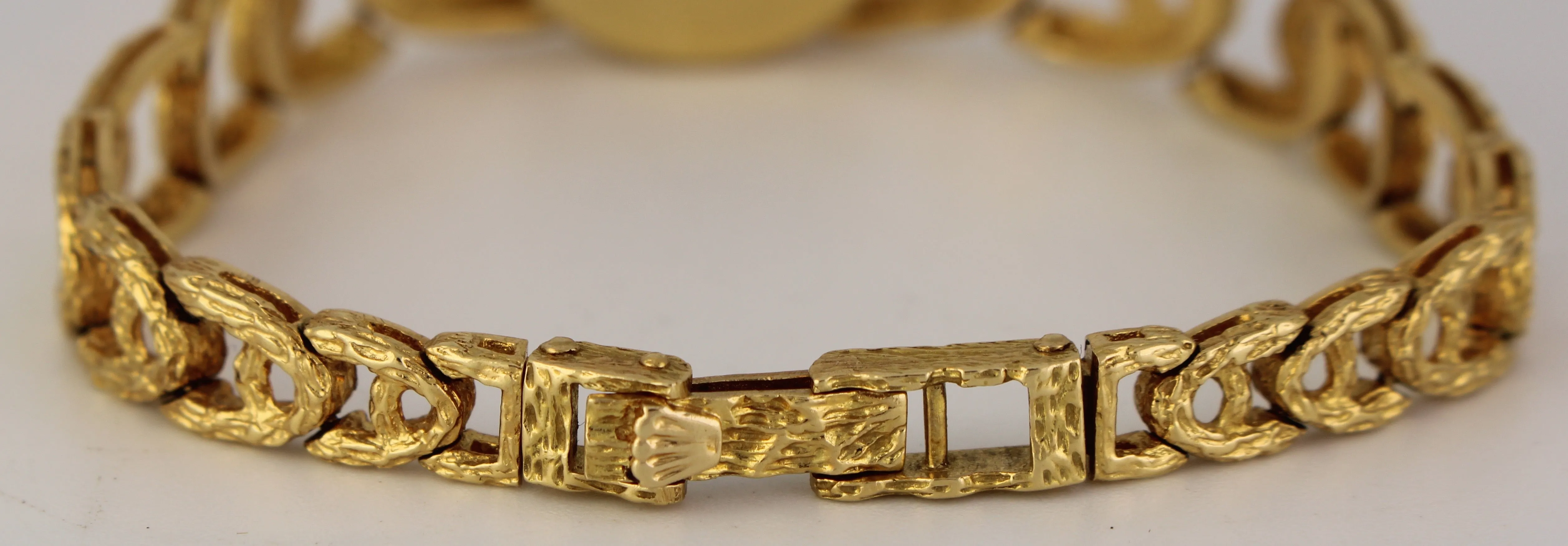 Vintage Ladies Rolex Cocktail 18K  Yellow Gold Swiss Mechanical 17mm Watch