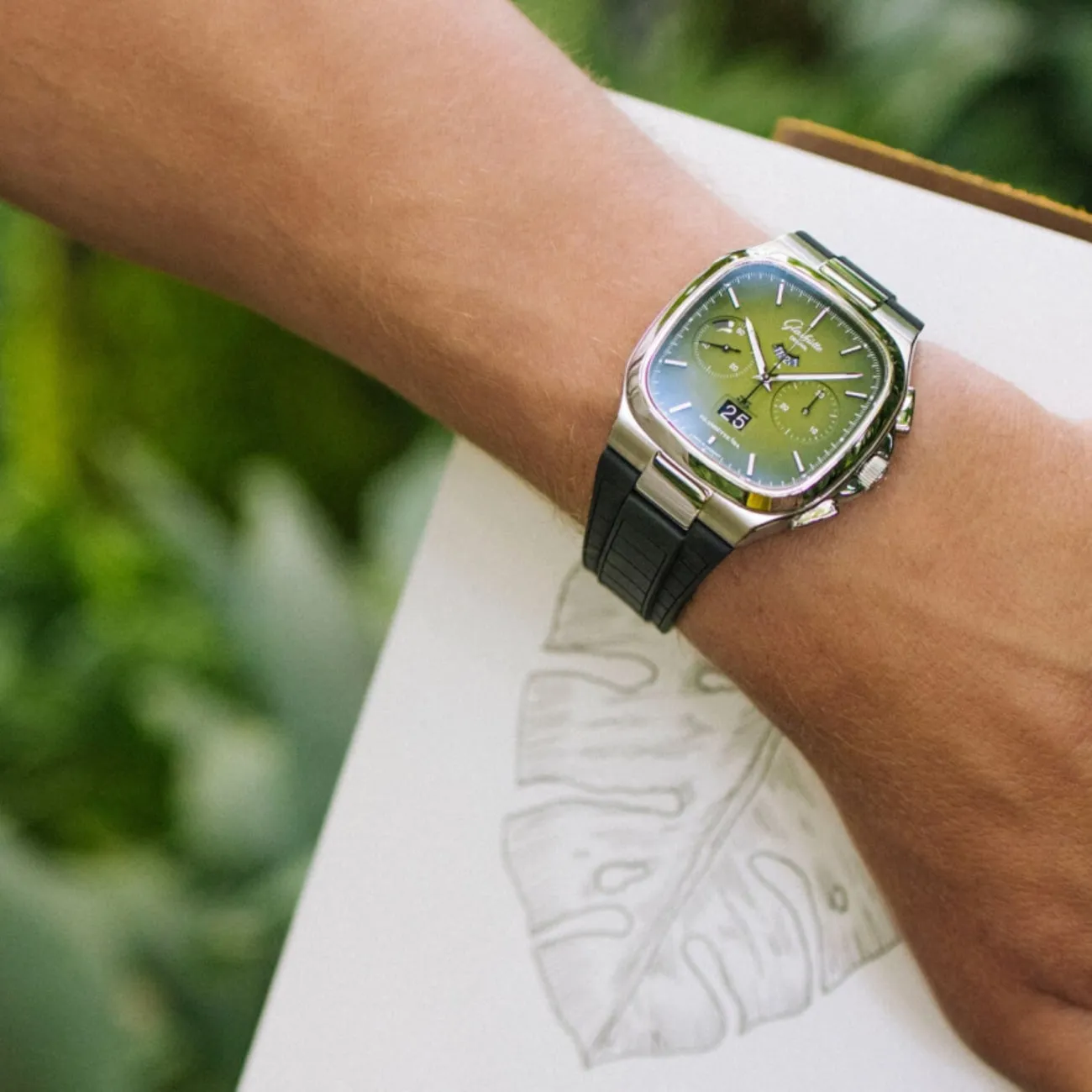 VINTAGE SEVENTIES CHRONOGRAPH PANORAMA DATE