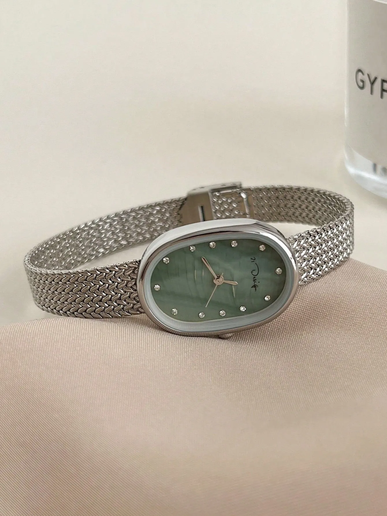 Woven Mesh Strap Oval-Shaped Dial Waterproof Quartz Watch